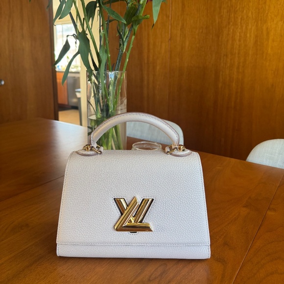Louis Vuitton Bag - Picture 1 of 3